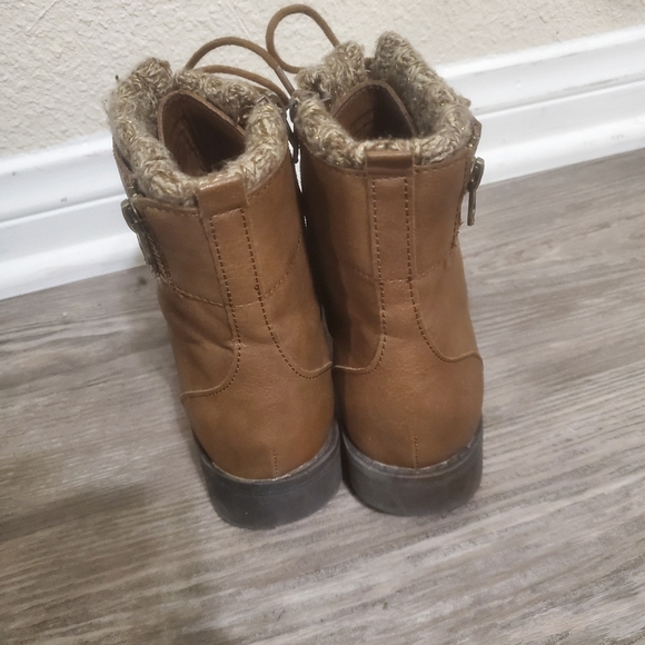 boots - Picture 2 of 4